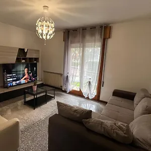 Al Piano Terra Vicino All'aeroporto. Apartament